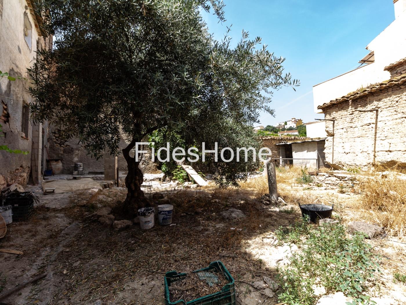 Spacious house with potential in Pinos del Valle in Pinos del Valle