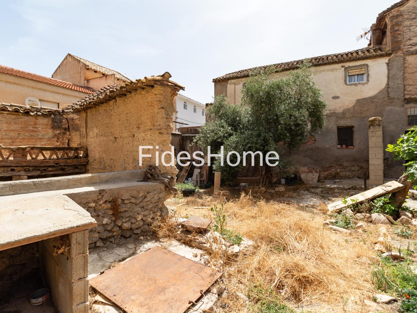 Spacious house with potential in Pinos del Valle in Pinos del Valle