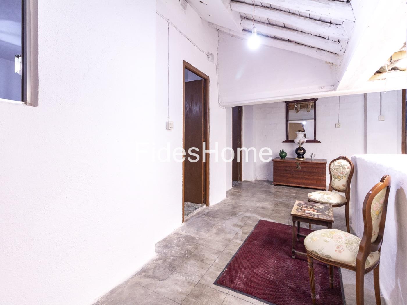 Spacious house with potential in Pinos del Valle in Pinos del Valle