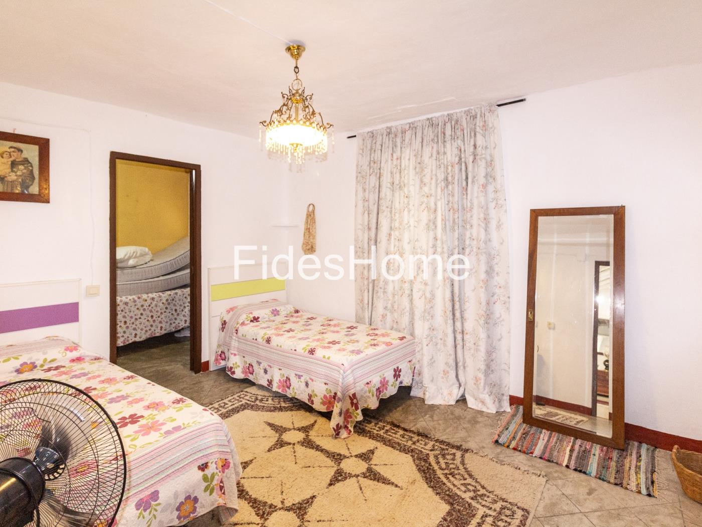 Spacious house with potential in Pinos del Valle in Pinos del Valle