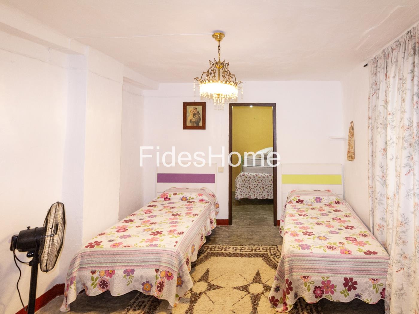 Spacious house with potential in Pinos del Valle in Pinos del Valle