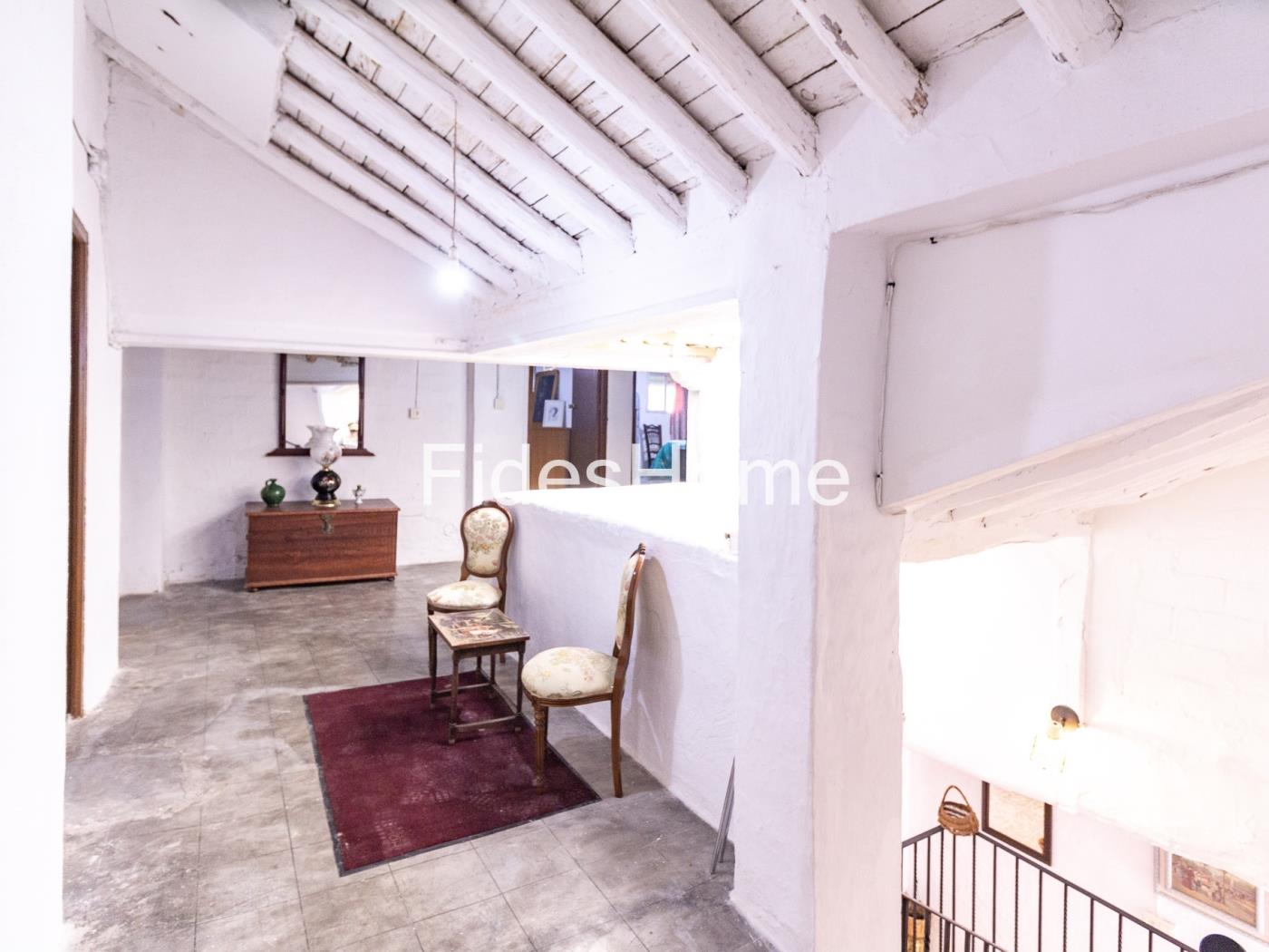 Spacious house with potential in Pinos del Valle in Pinos del Valle