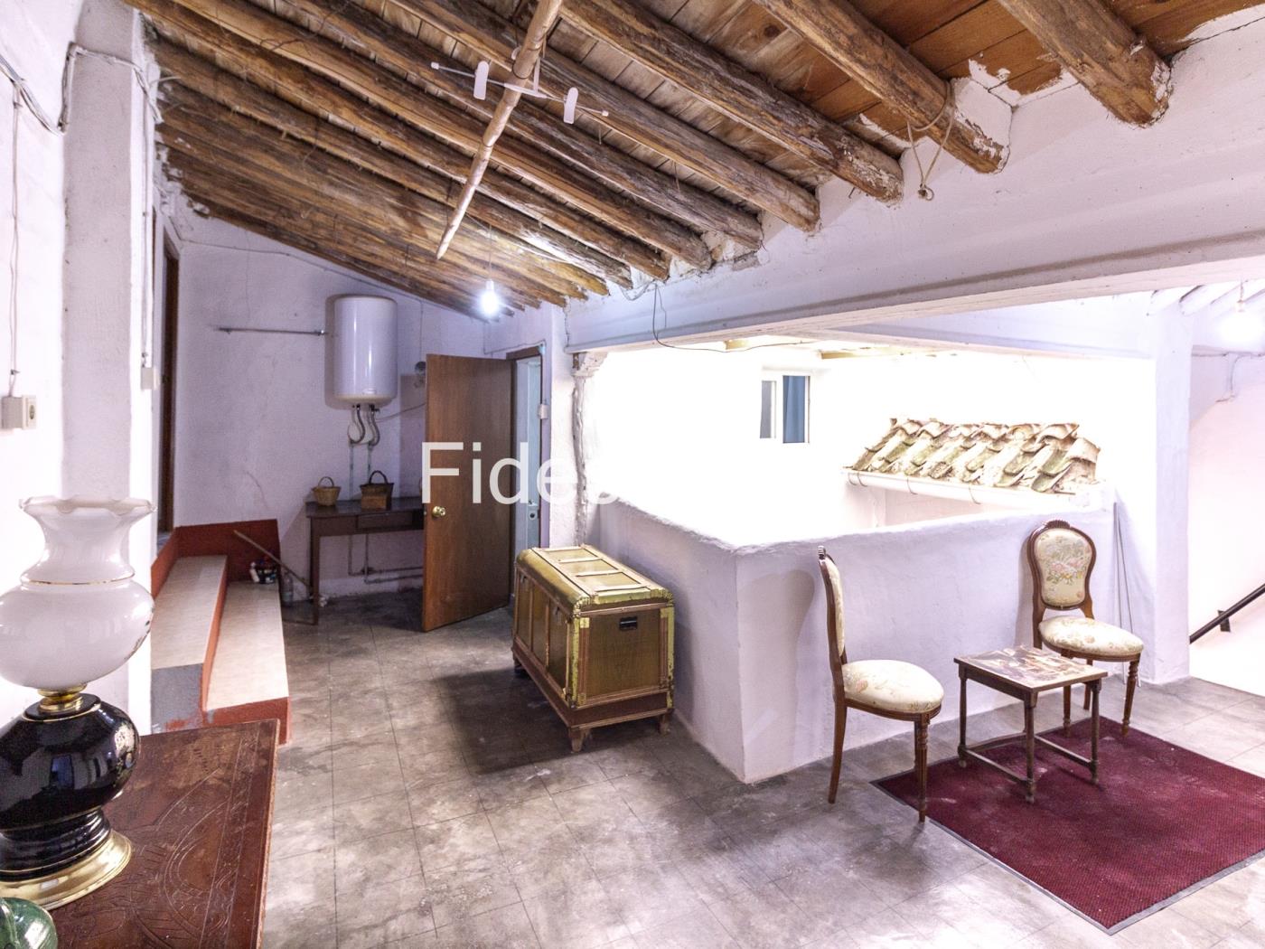 Spacious house with potential in Pinos del Valle in Pinos del Valle