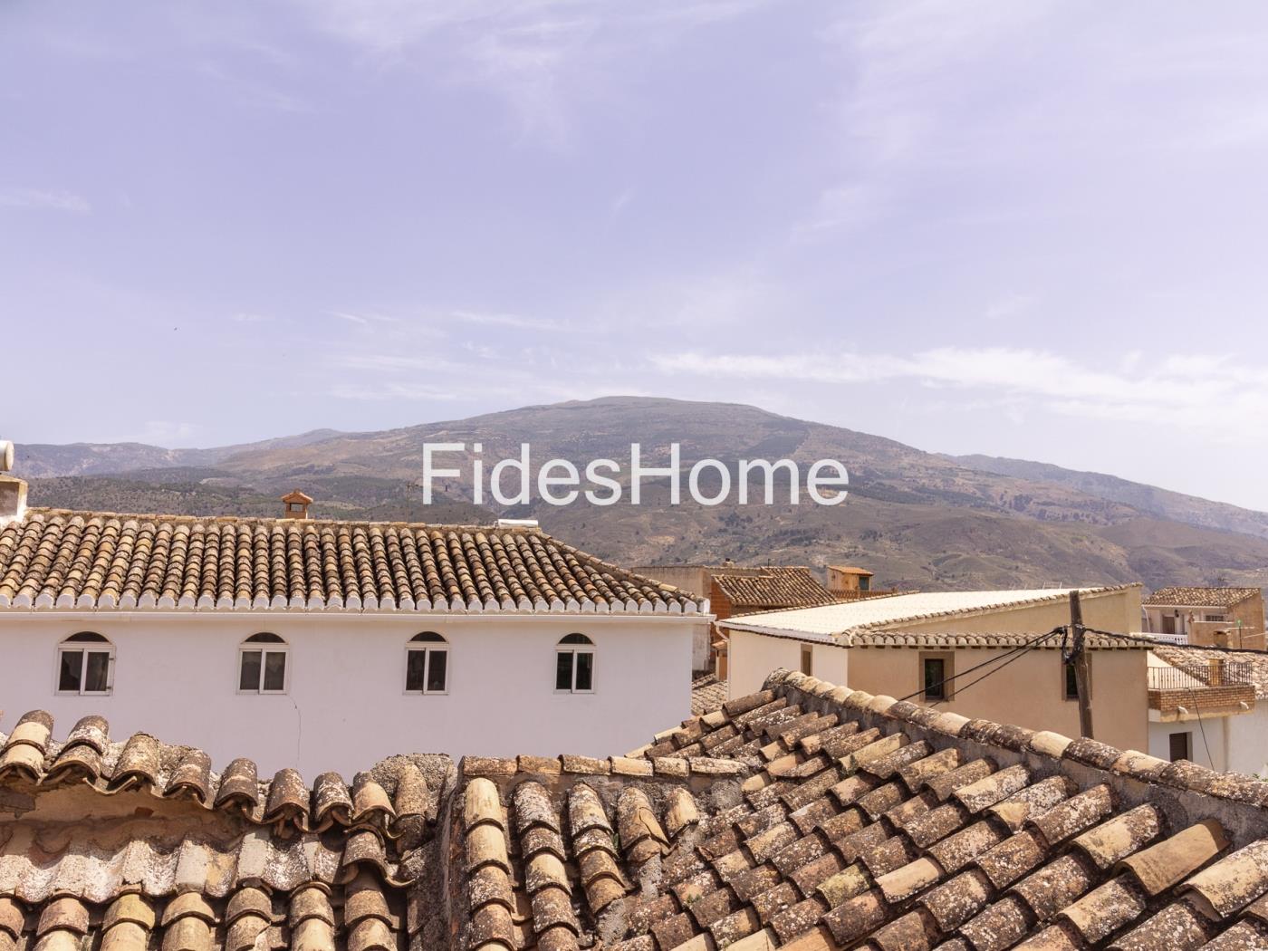 Spacious house with potential in Pinos del Valle in Pinos del Valle