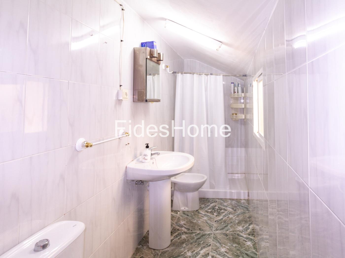 Spacious house with potential in Pinos del Valle in Pinos del Valle