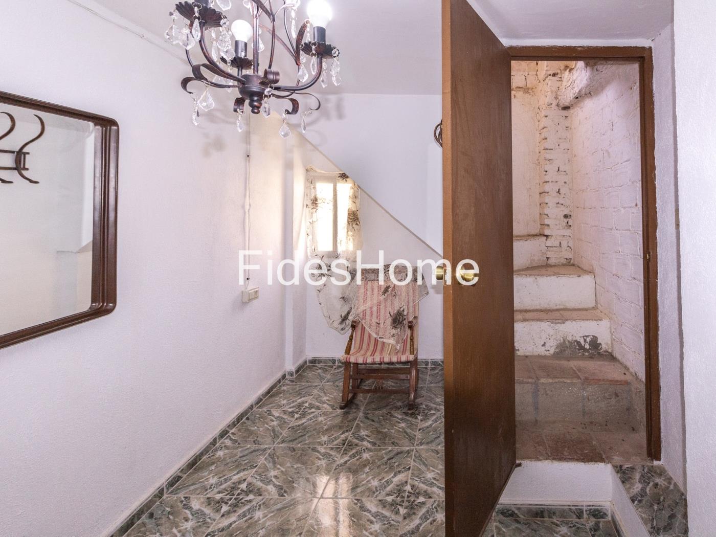 Spacious house with potential in Pinos del Valle in Pinos del Valle