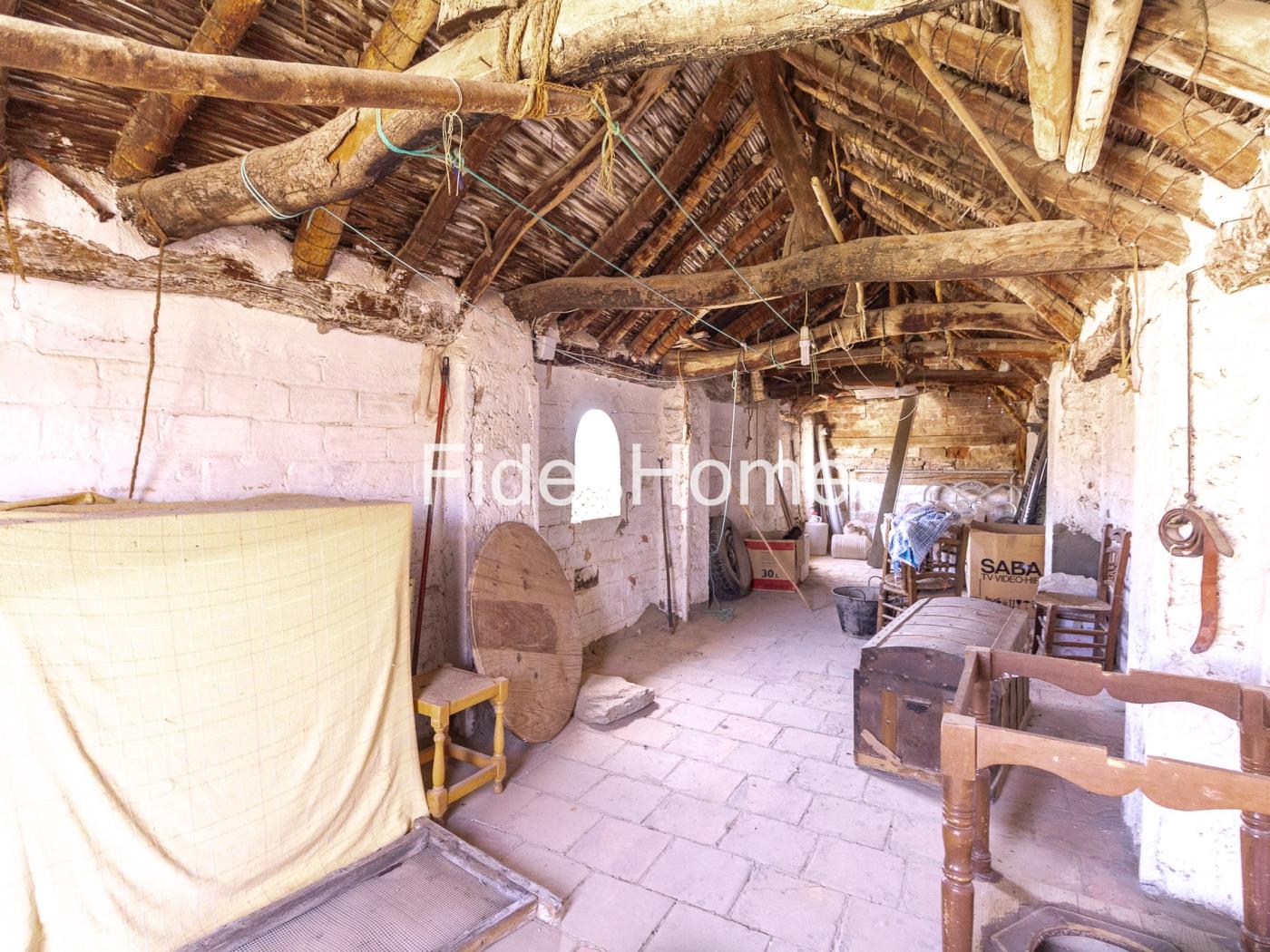 Spacious house with potential in Pinos del Valle in Pinos del Valle