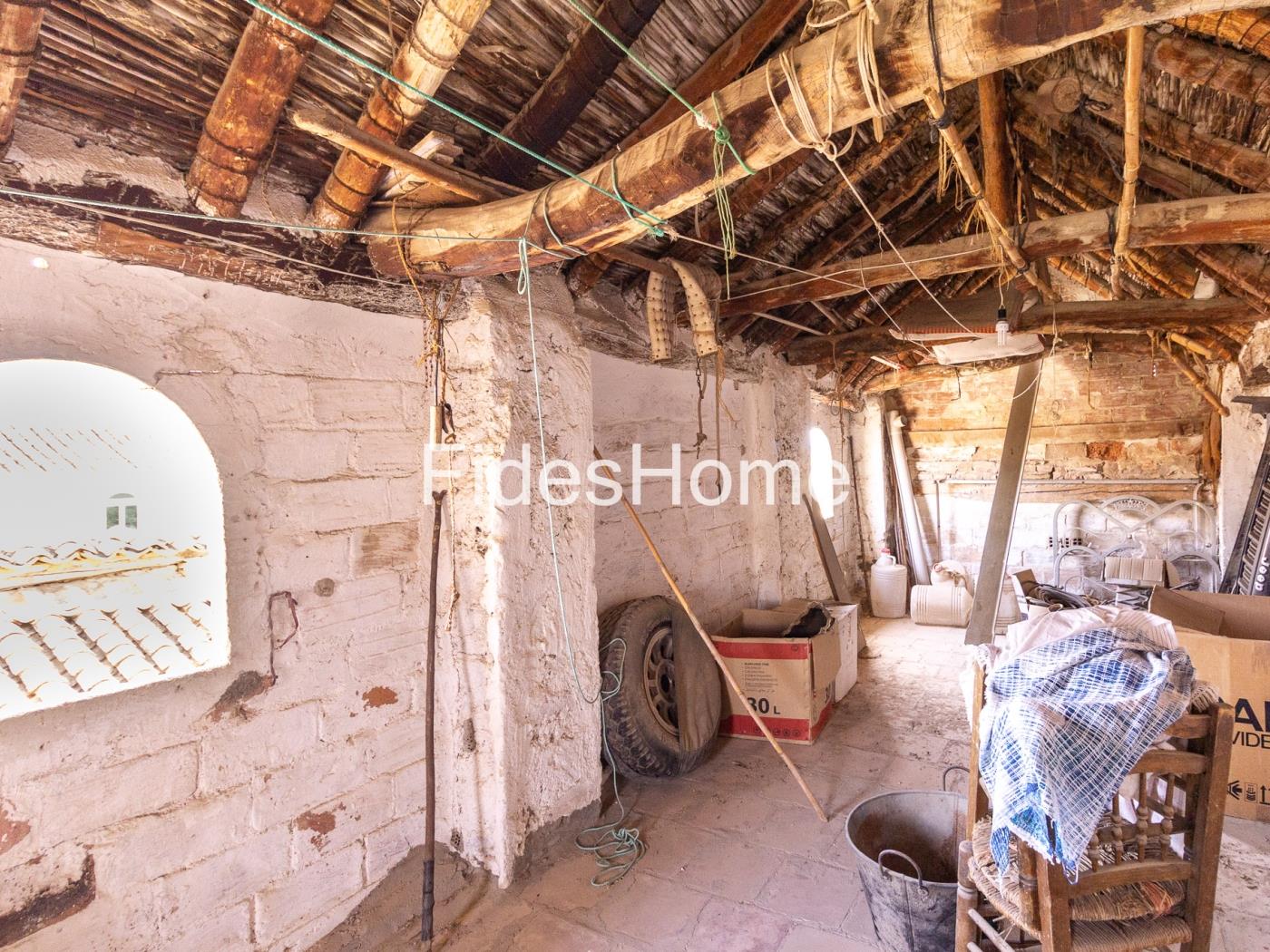 Spacious house with potential in Pinos del Valle in Pinos del Valle