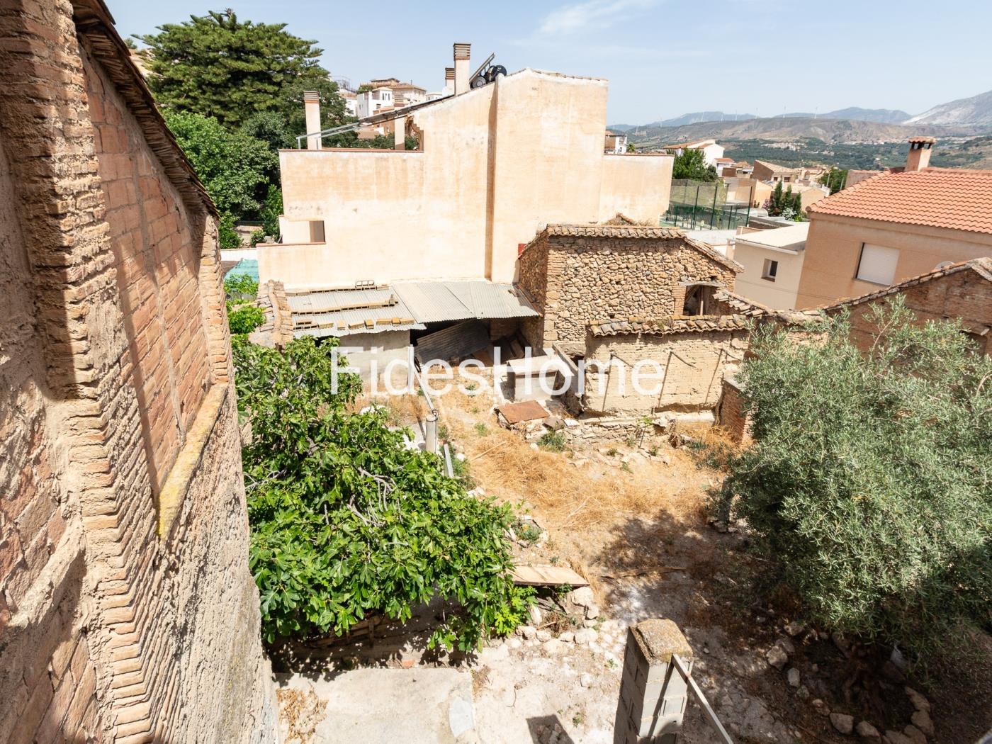 Spacious house with potential in Pinos del Valle in Pinos del Valle