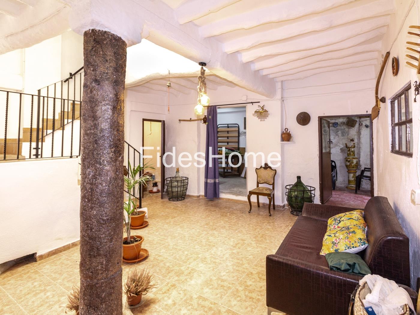 Spacious house with potential in Pinos del Valle in Pinos del Valle