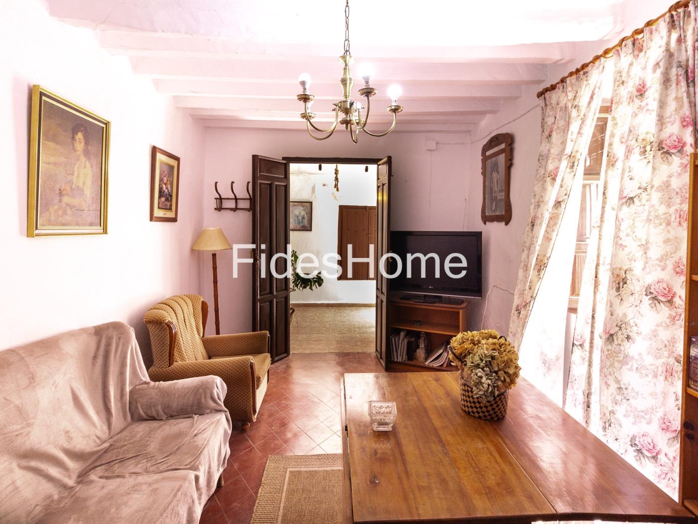 Spacious house with potential in Pinos del Valle in Pinos del Valle