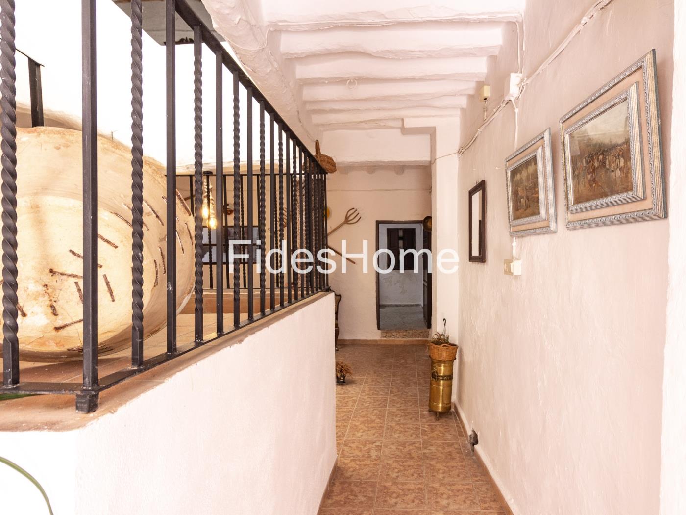 Spacious house with potential in Pinos del Valle in Pinos del Valle