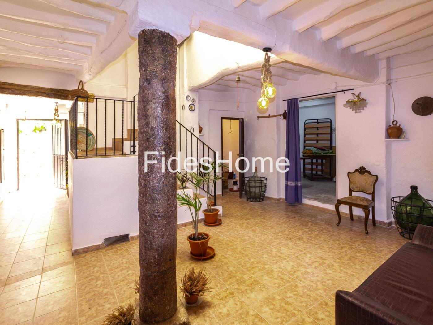 Spacious house with potential in Pinos del Valle in Pinos del Valle