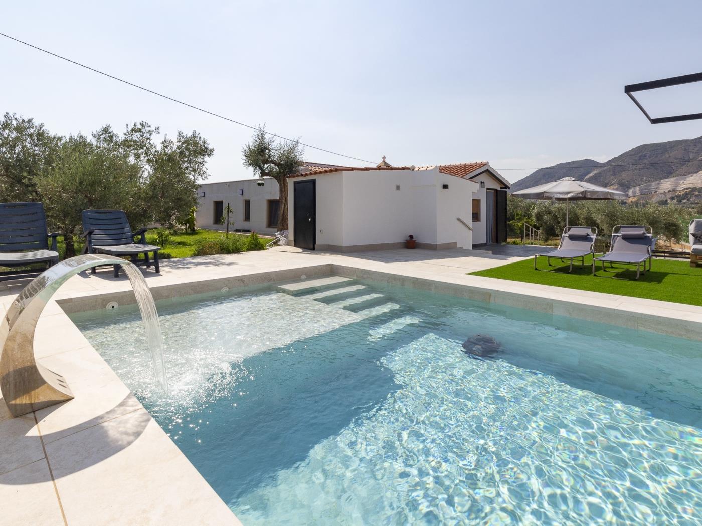 Neuer Cortijo mit Pool und Garten in Dúrcal