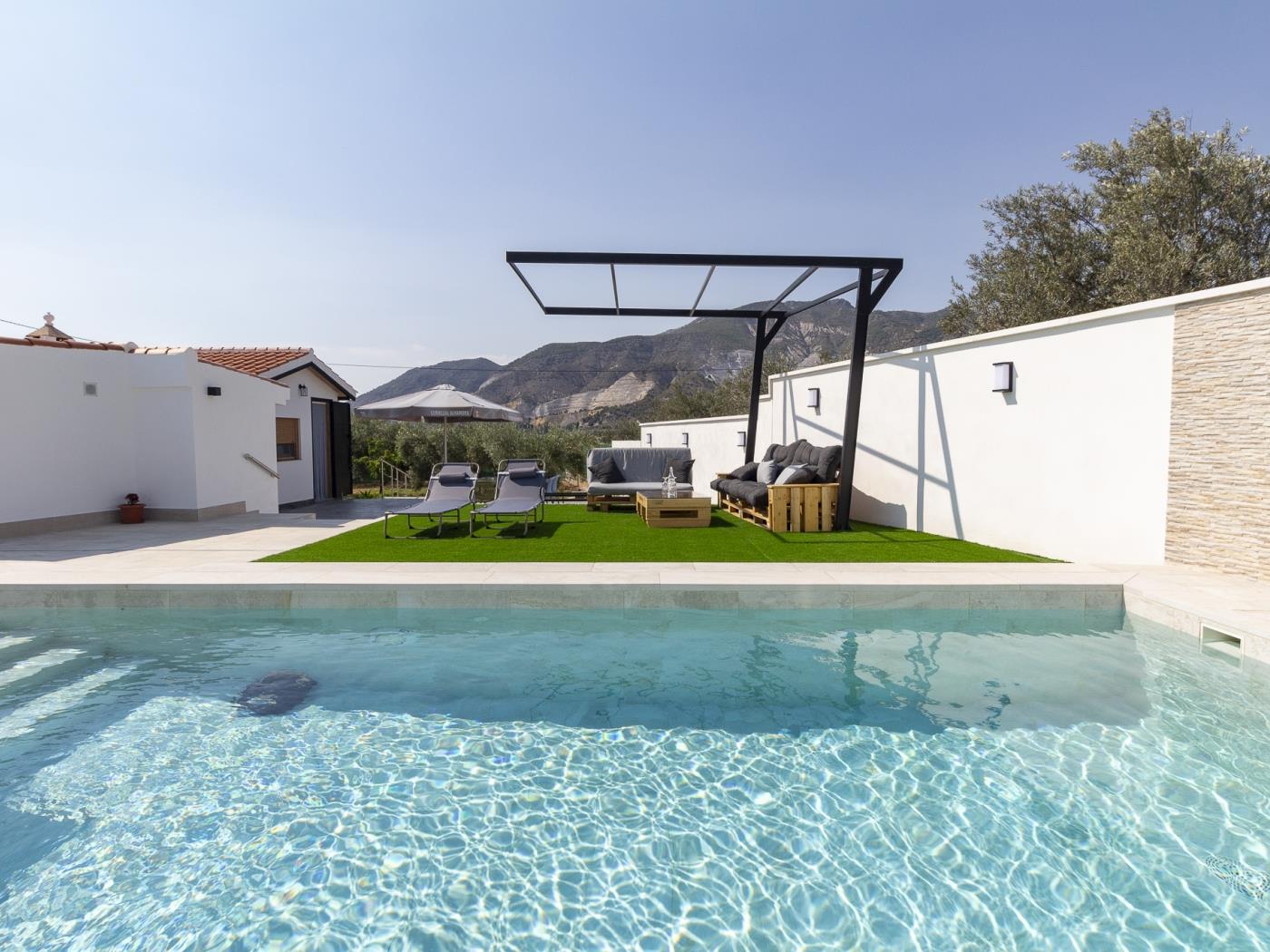 Neuer Cortijo mit Pool und Garten in Dúrcal