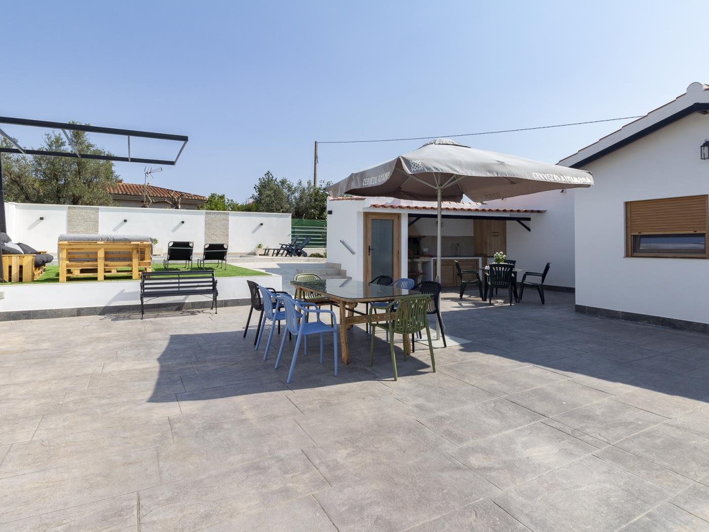 Neuer Cortijo mit Pool und Garten in Dúrcal