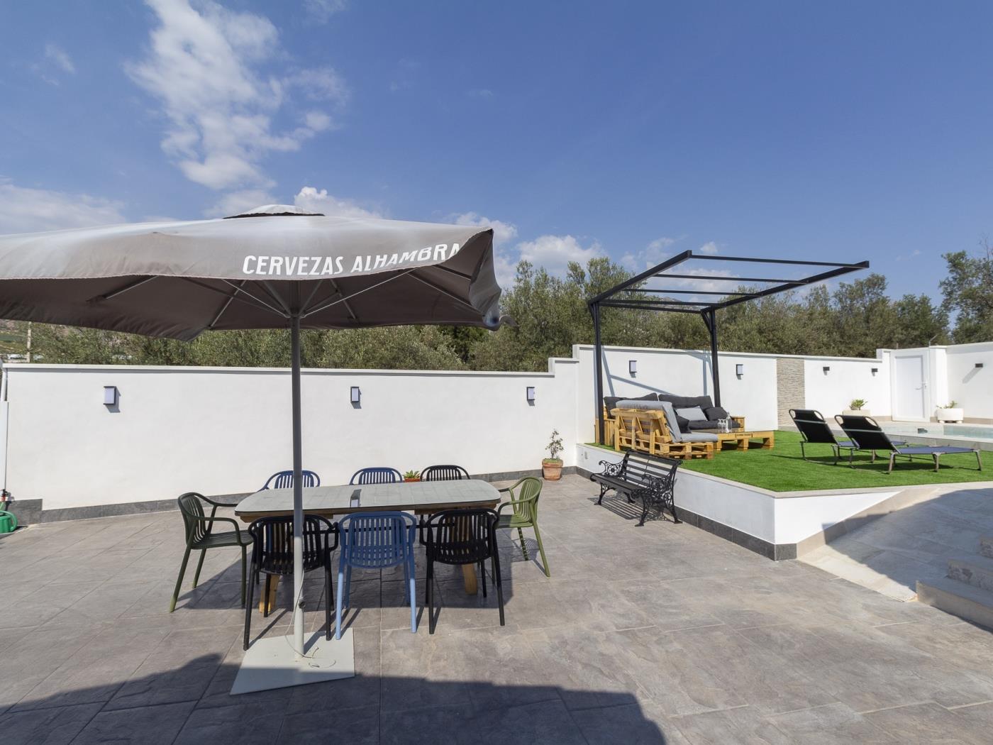 Neuer Cortijo mit Pool und Garten in Dúrcal