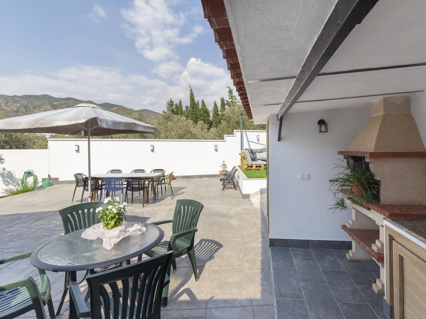 Neuer Cortijo mit Pool und Garten in Dúrcal