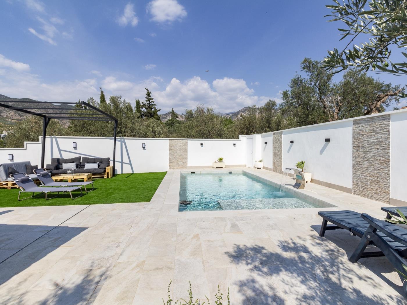 Neuer Cortijo mit Pool und Garten in Dúrcal
