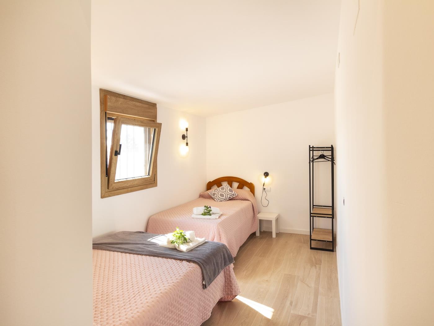 Neuer Cortijo mit Pool und Garten in Dúrcal