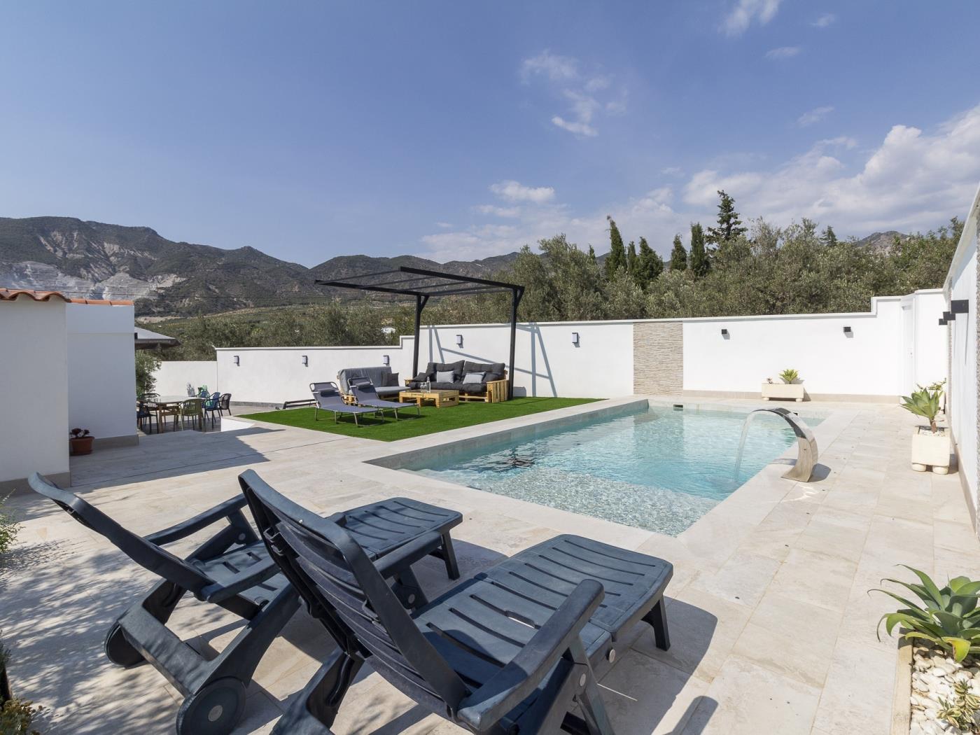 Neuer Cortijo mit Pool und Garten in Dúrcal