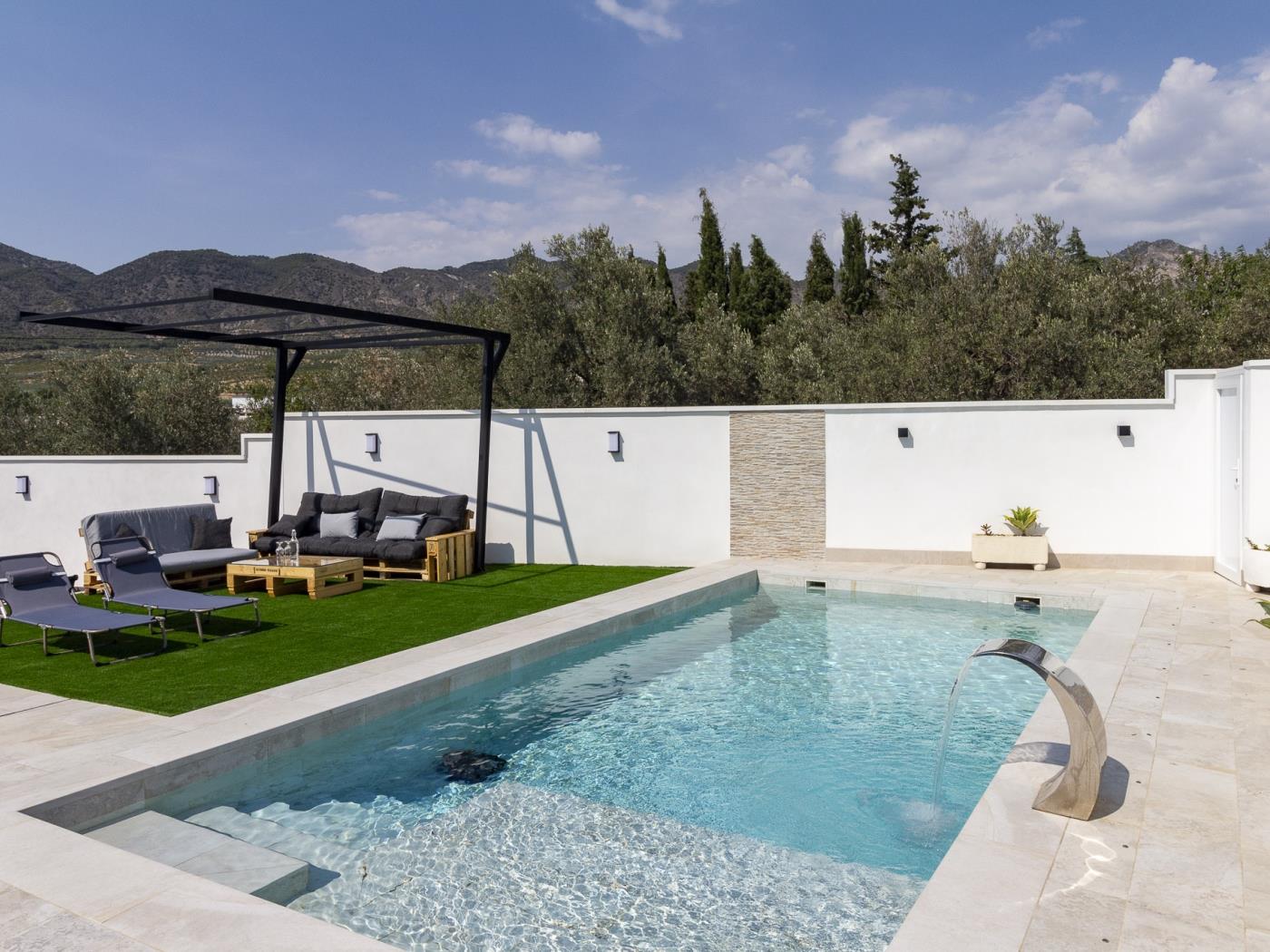 Neuer Cortijo mit Pool und Garten in Dúrcal