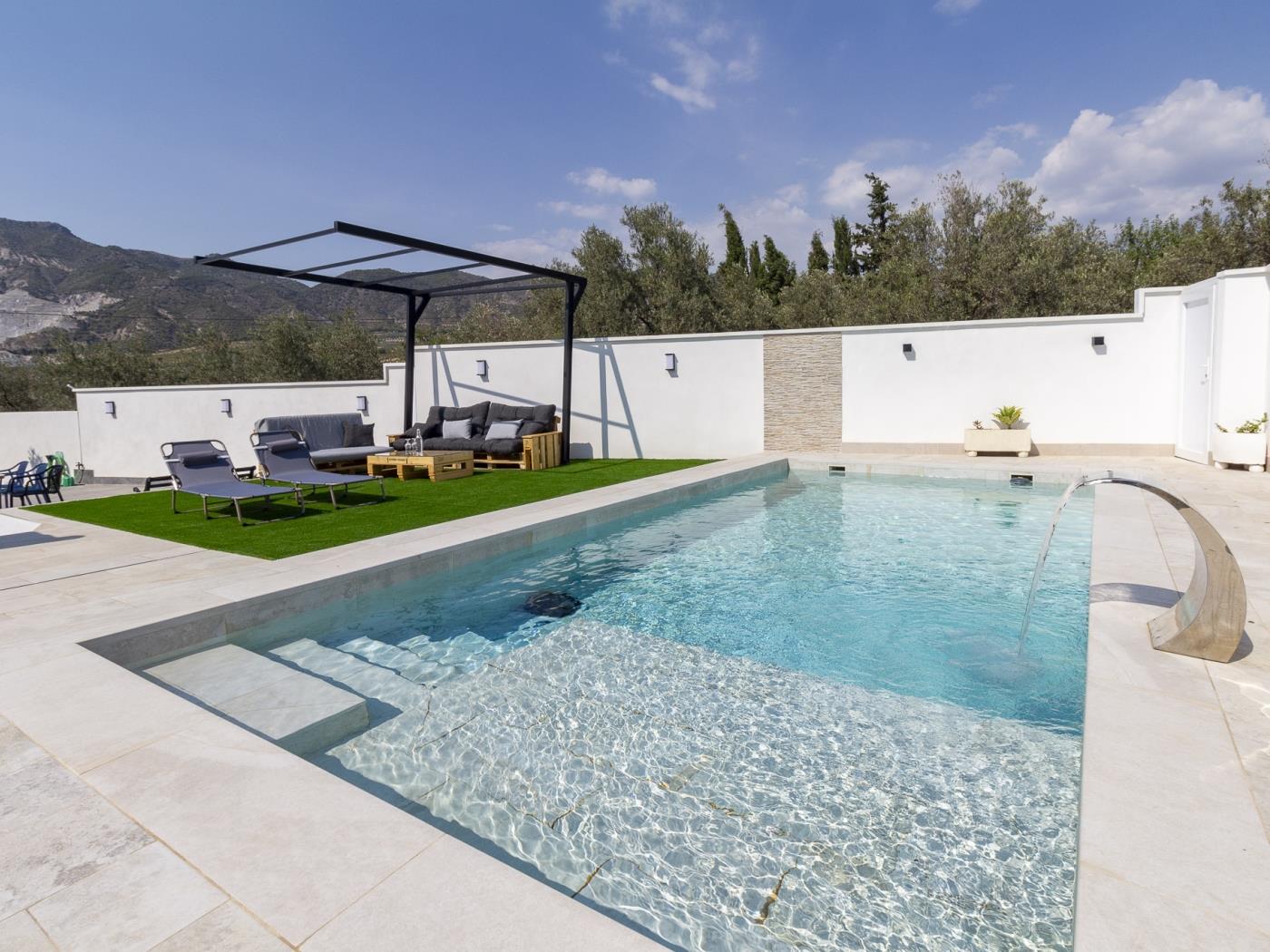 Neuer Cortijo mit Pool und Garten in Dúrcal