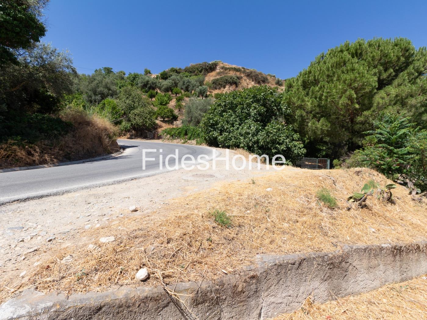 A charming rustic farmhouse with extensive grounds, salt pans and fruit trees in Saleres